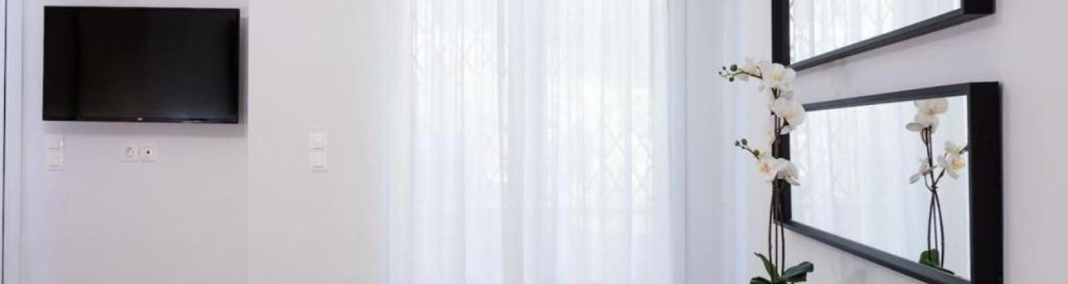 downtown exarchia desk