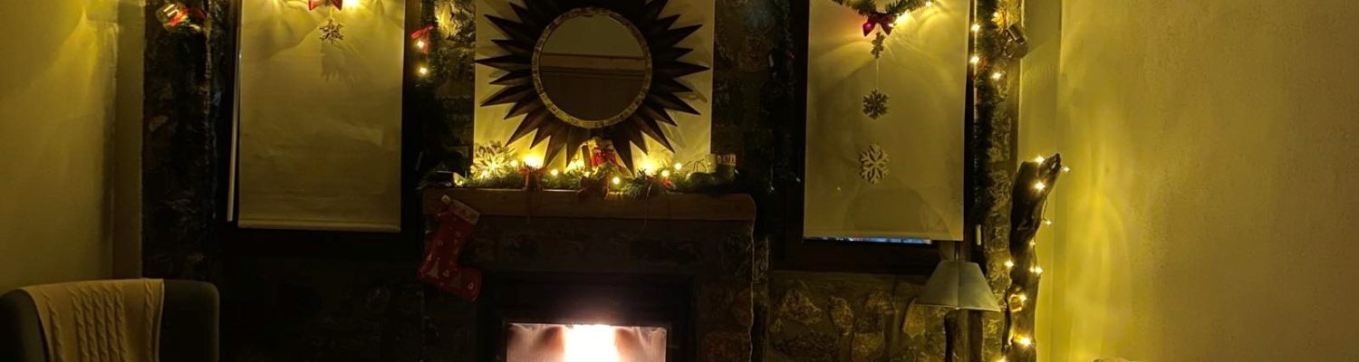 kaimaktsalan xmas sofa fireplace