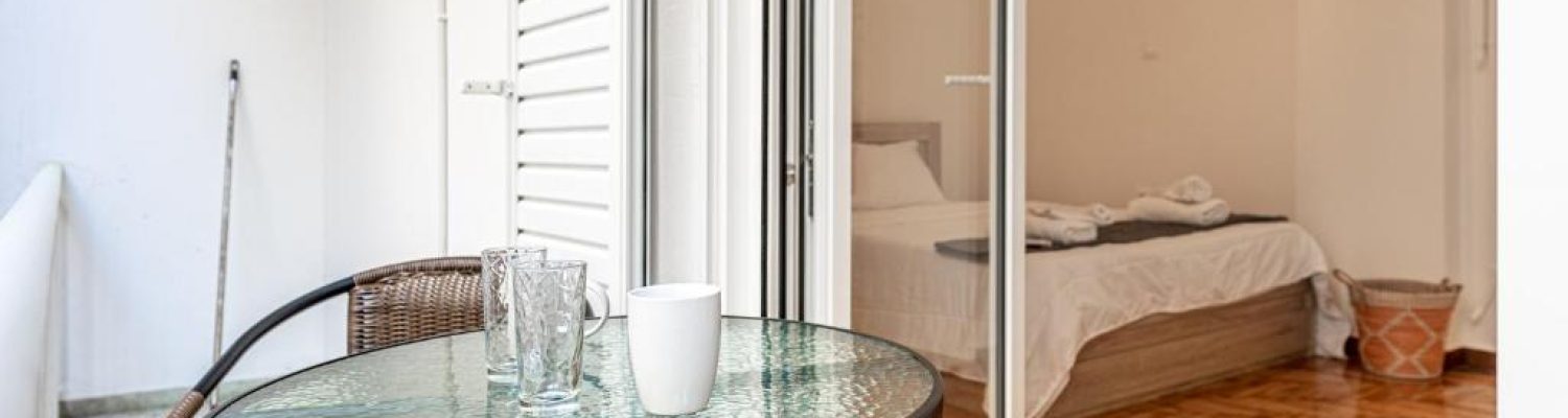 underacropolishillbalcon