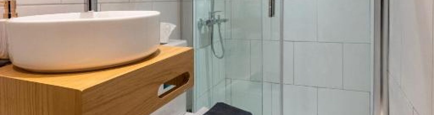 underacropolishillbathroom